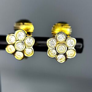 ❌sold CHRISTIAN DIOR Gold Flower Clip Earrings❌